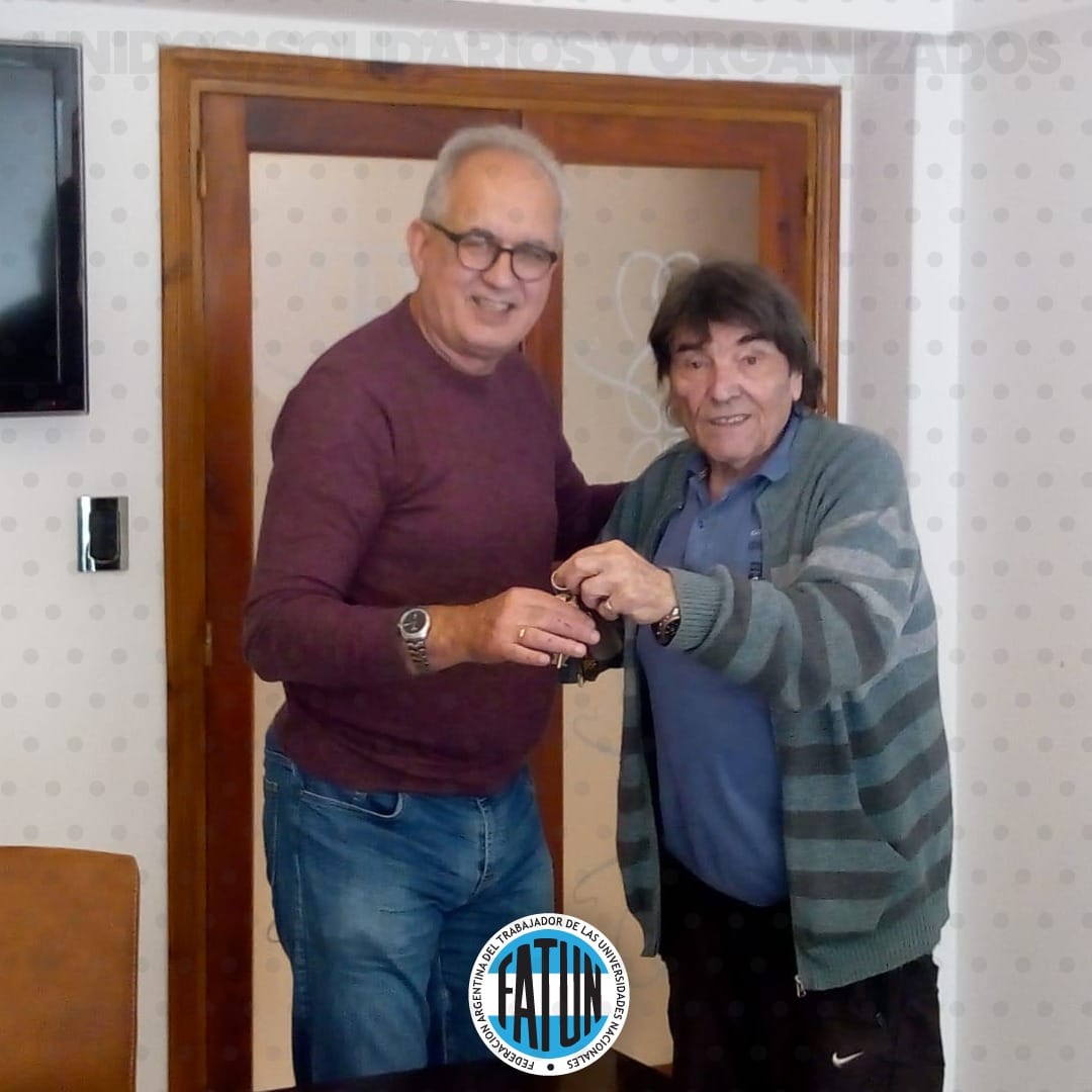 Firma de escritura por la compra de nuevos hoteles en Mar del Plata 1