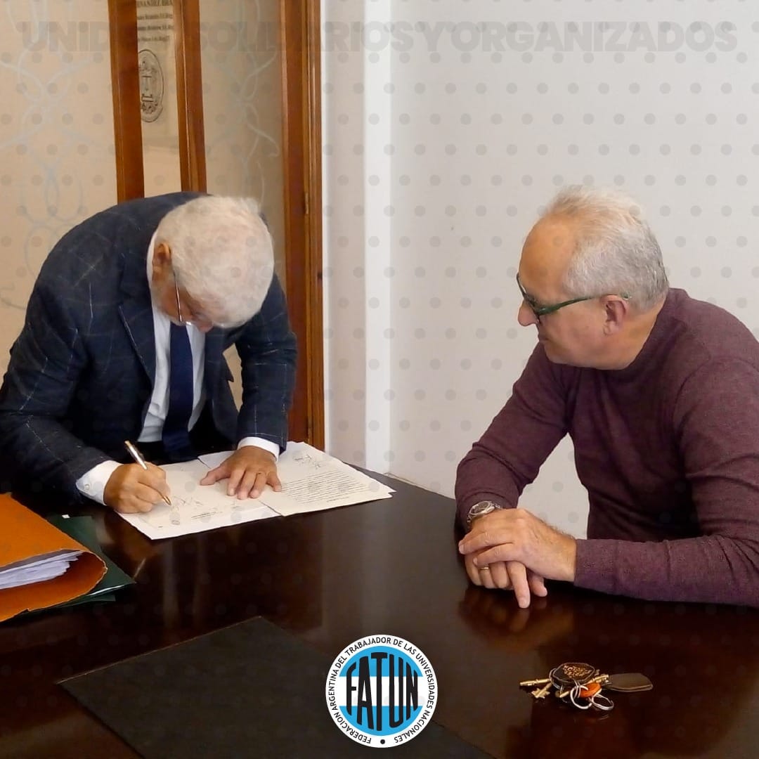 Firma de escritura por la compra de nuevos hoteles en Mar del Plata 1
