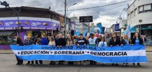 ATUNCPBA marchó en defensa de la Universidad Pública